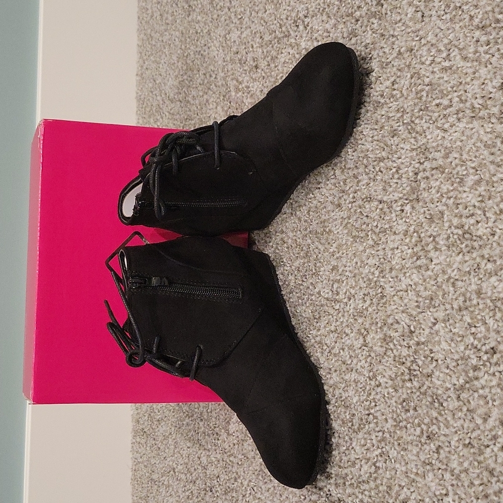 Size 3 brand new DREAM PAIRS Big Kid Girl's Low Wedge Heel Booties Shoes